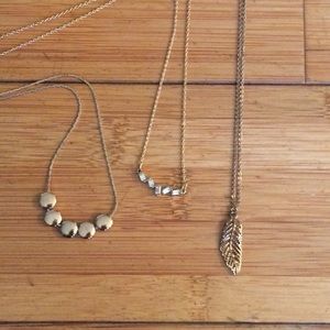 Lot of dainty gold necklaces